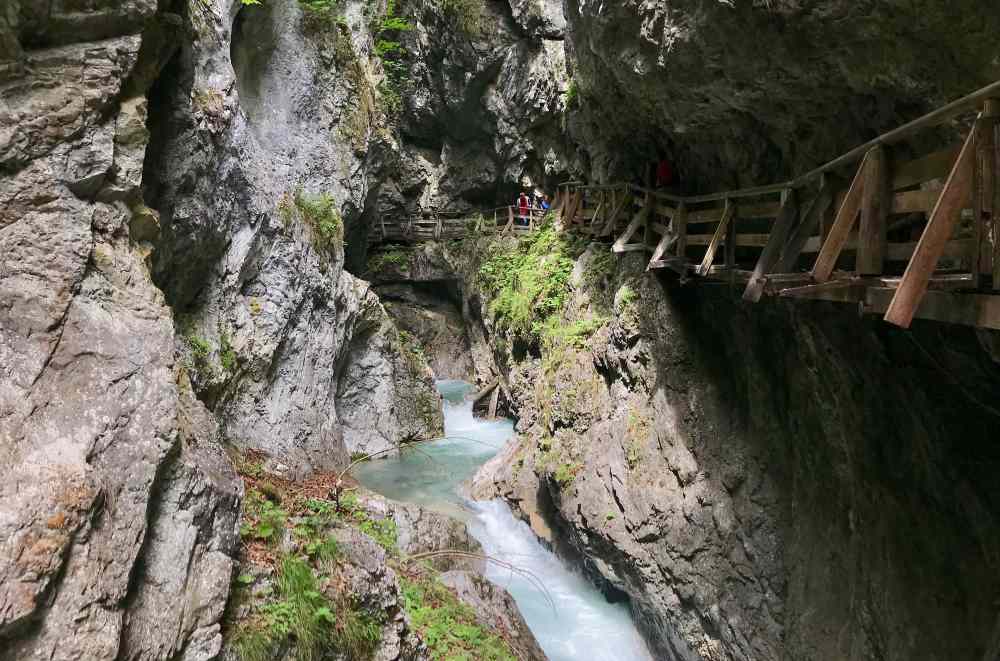 Schattig und angenehm sind die Klammwanderungen in Tirol mit Kindern