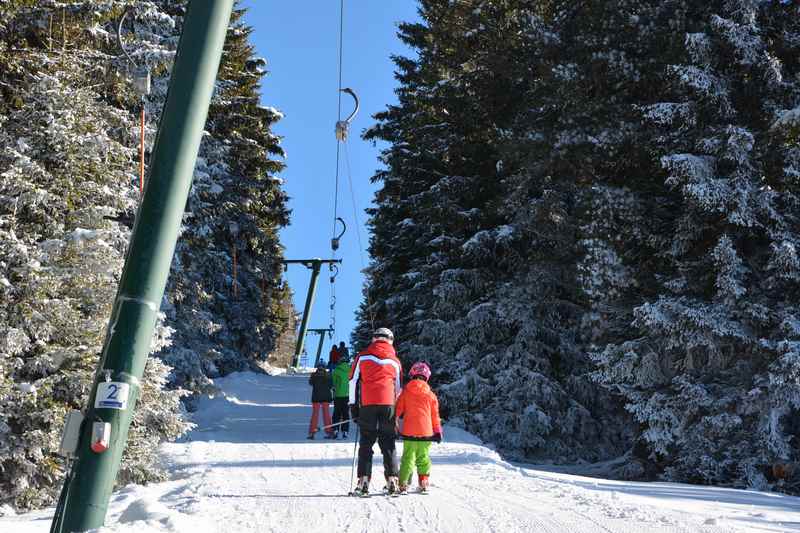 Skigebiet Zirbitzkogel: So geht es mit dem Schlepplift hinauf, auch für kleinere Kinder gut zu fahren 