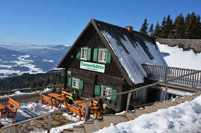 Skigebiet Steiermark und auf der Tonnerhütte diese Aussicht geniessen 