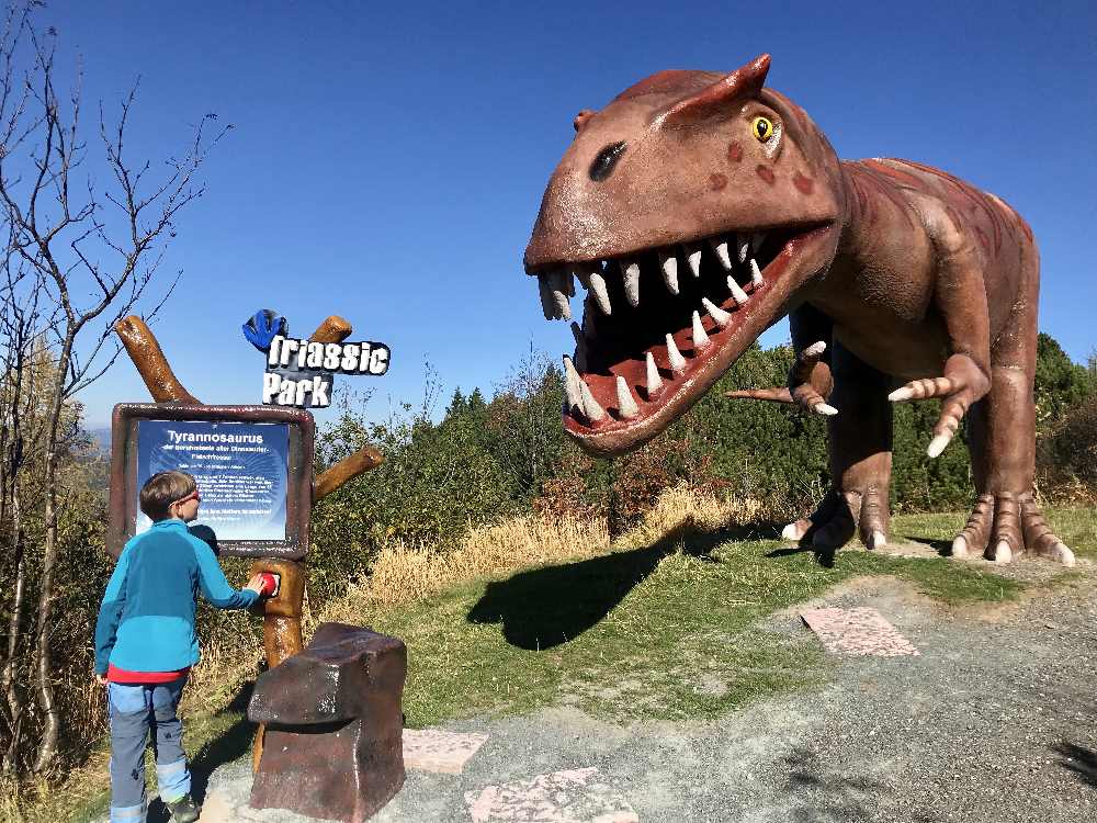 Ausflugsziele Österreich mit Kindern: Besuch bei den Dinosauriern im Triassic Park 