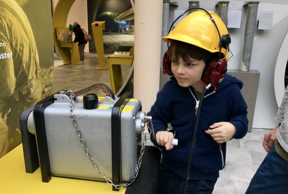 "Achtung wir sprengen" - eine der Stationen in den Tunnelwelten