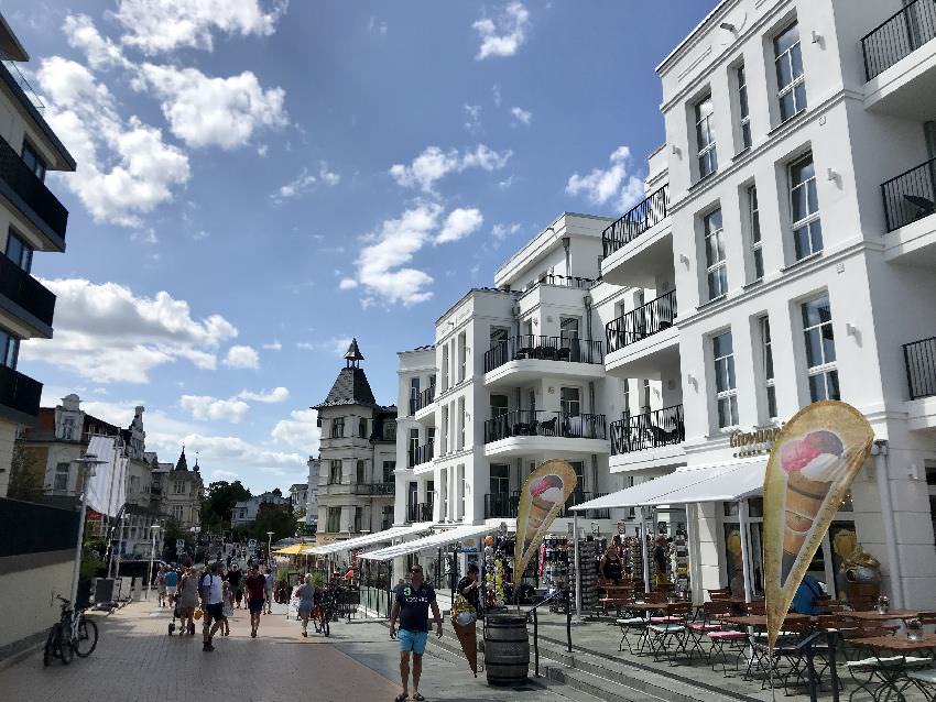 So prächtig sind die Häuser bei der Promenade an der Seebrücke Bansin