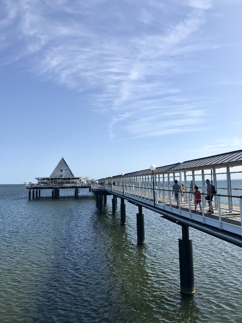 Wir spazieren auf der Seebrücke Heringsdorf