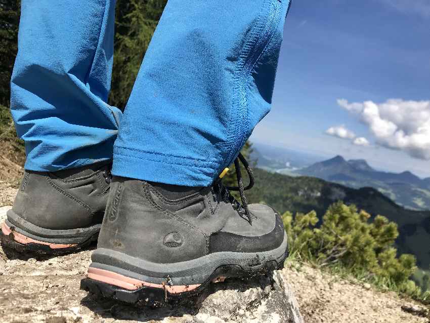 Trotz Kaiserlift Kufstein: Oben musst du wandern! Denk an gute Wanderschuhe - insbesondere auf dem Wandersteig brauchst du einen sicheren Tritt!