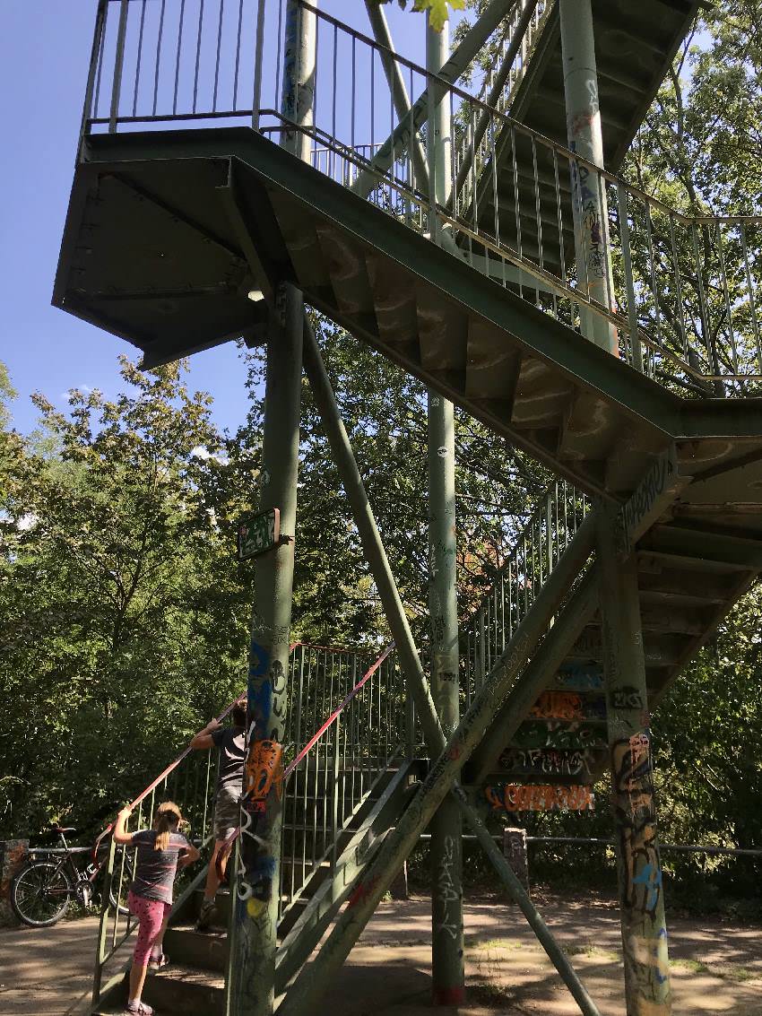 Leipzig mit Kindern:  Das Rosental mit dem Wackelturm ist auch sehr beliebt bei den Leipzigern 