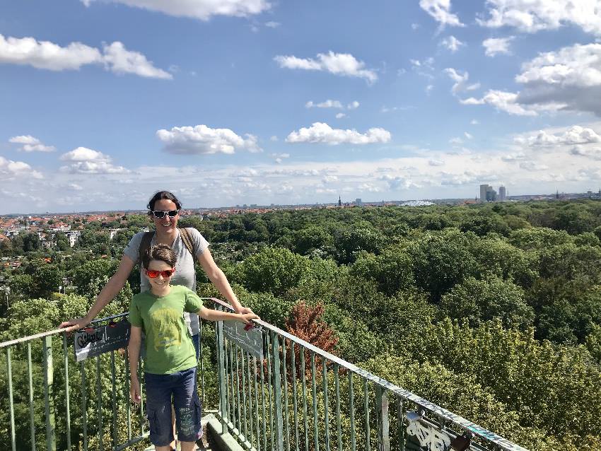 Geheimtipp in Leipzig mit Kindern: Auf den Wackelturm 