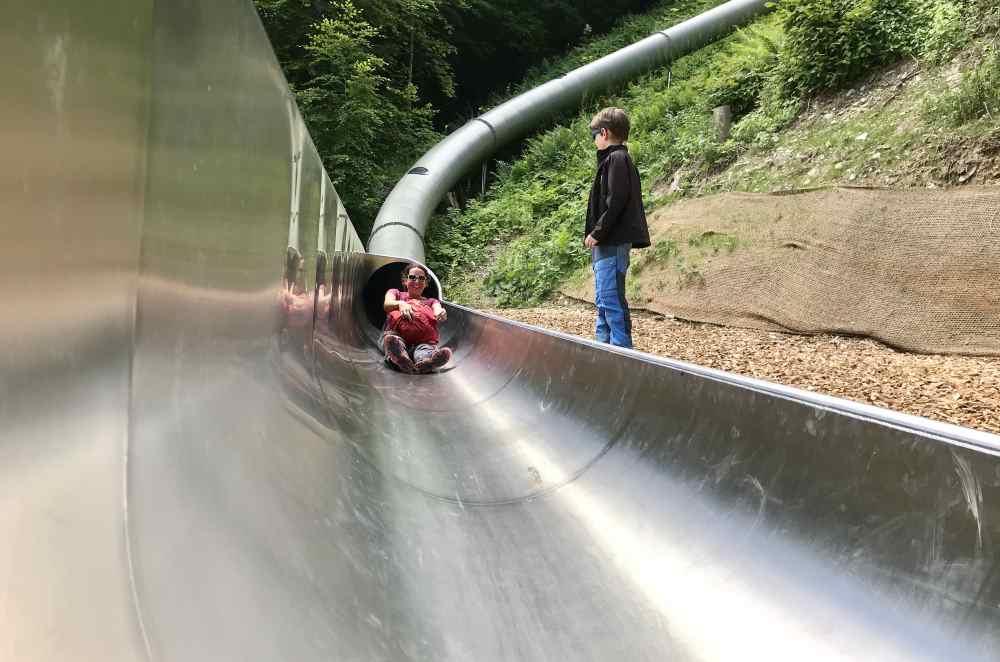 Was für ein Vergnügen - nach 60 Meter Rutschen in der großen Tunnelrutsche im Waldrutschenpark Golm 