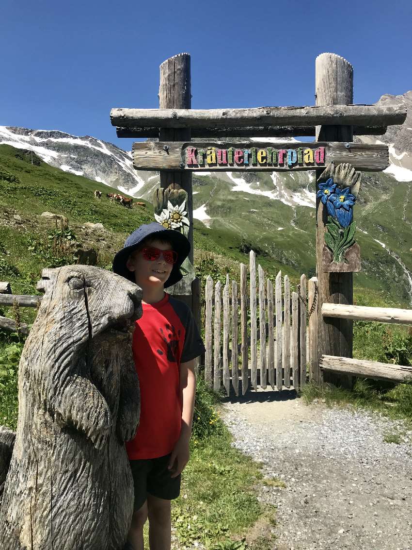 Wandern Salzburg mit Kindern: Auf dem Kräuterlehrpfad bei den Hochgebirgsstauseen Kaprun