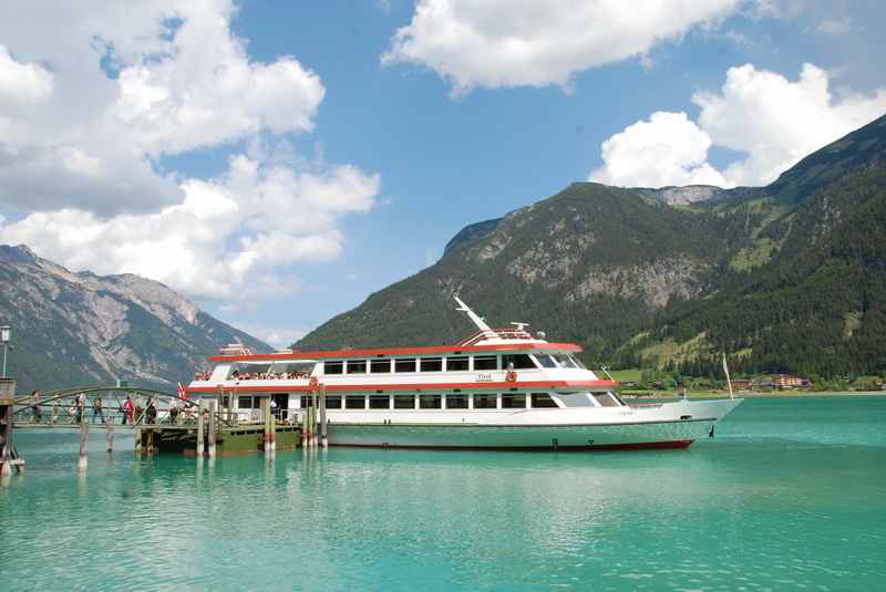 Wandern mit Kinderwagen am Achensee - mit dem Schiff kann man abkürzen