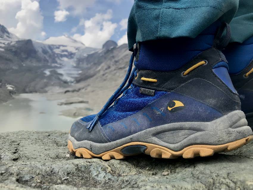 Bitte Wanderschuhe anziehen! Du kommst auf der Tour ins alpine Gelände. Wir waren mit unseren Viking Schuhen wieder sehr zufrieden, andere haben ihre Schuhe auf dieser Tour verflucht...