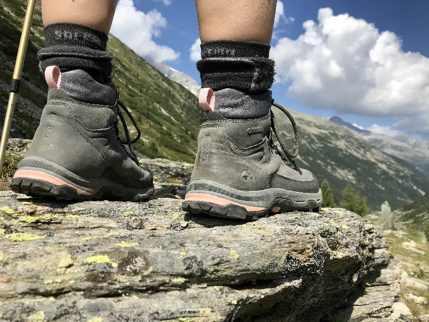 Unbedingt gute Wanderschuhe anziehen - Wanderstiefel oder halbhoch, Hauptsache mit guter Sohle!