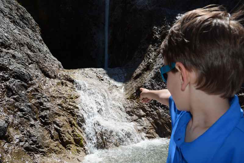 Wandern am Wasser gefällt unseren Kindern immer