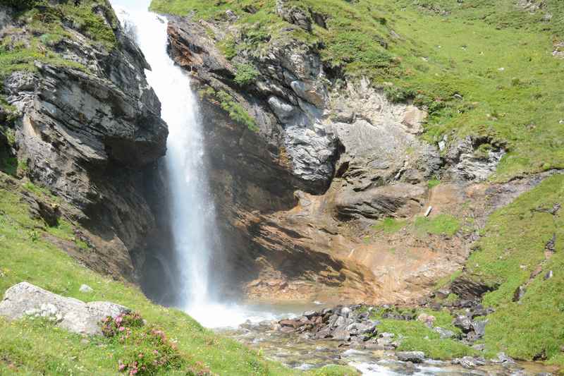 Der beeindruckende Wasserfall im hinteren Pöllatal