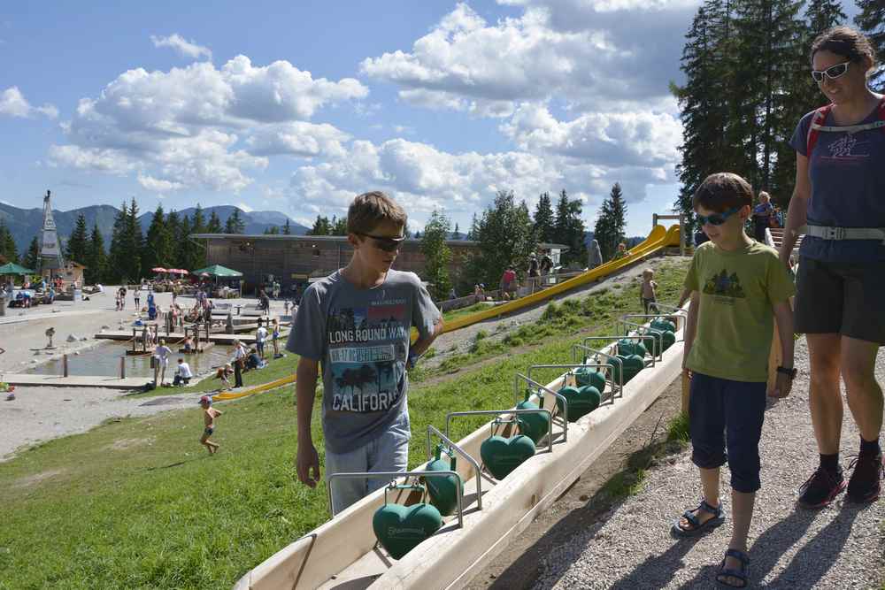 Die Kugelbahn auf der Bürgeralpe mit dem Wasserspielplatz beim Kristallsee