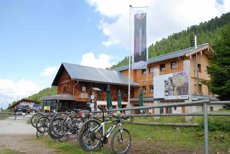 Zur Weidener Hütte wandern mit Kindern in den Tuxer Alpen