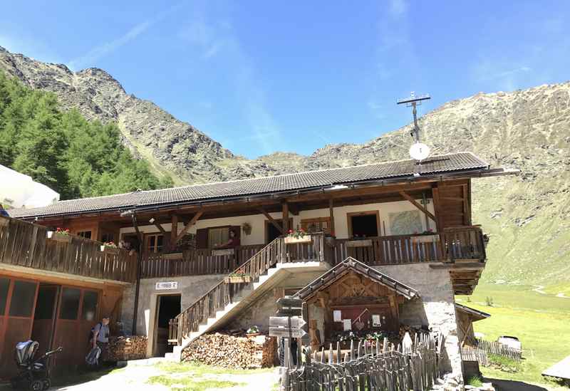 Die hinterste Hütte im Tal: Von der Wieserhütte wandern wir auf dem Bergpfad weiter