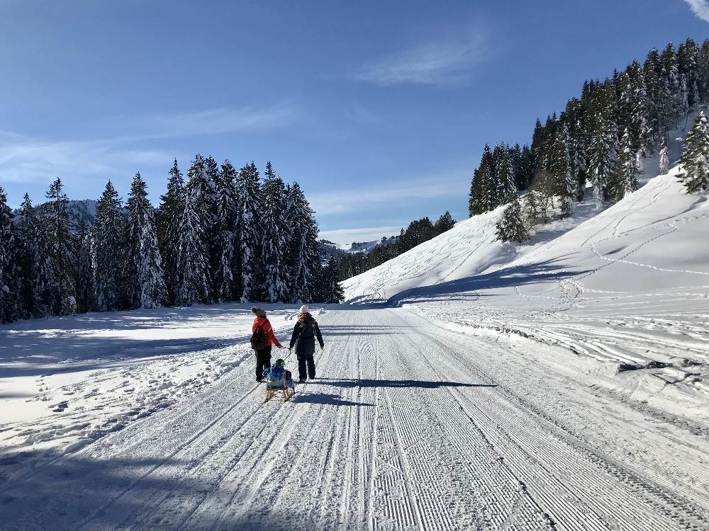 Winterurlaub mit Kleinkind - Rodeln geht mit Kindern in jedem Alter!