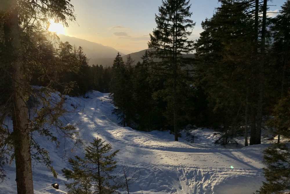  Winterwandern Tirol: So stimmungsvoll beim Sonnenuntergang