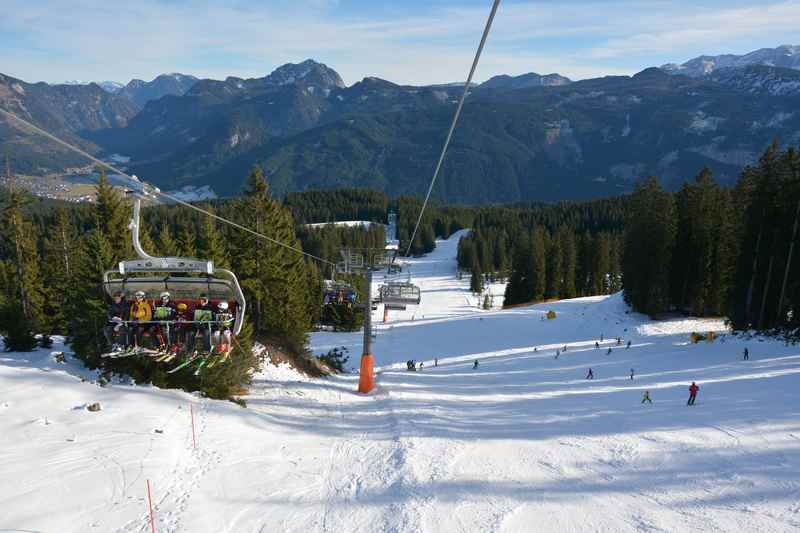 Winterwandern Gosau mit Lift - die Hornspitzbahn erleichtert Familien mit Kindern den Aufstieg 