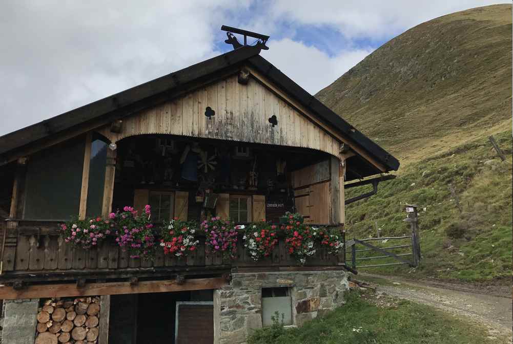 Meransen wandern mit Kindern. So urig ist die Zassler Alm im Gitschtal in Südtirol 