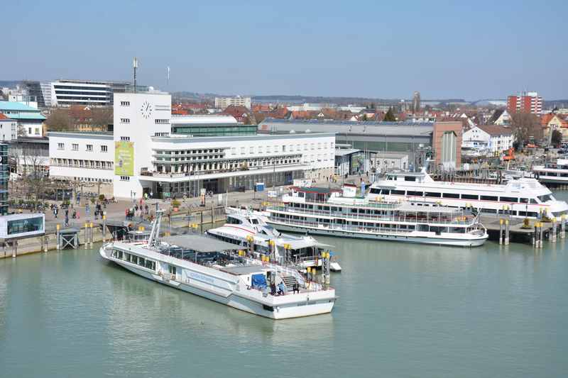 Blick auf das Zeppelinmuseum in Friedrichshafen am Bodensee 