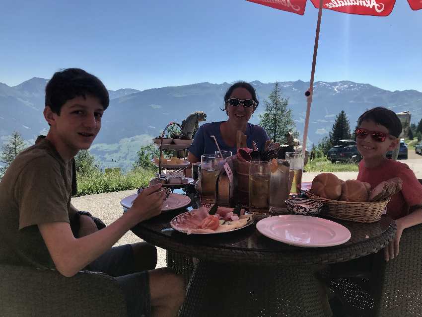 Das Zillertal Frühstück am Berg haben wir mit dieser Aussicht genossen