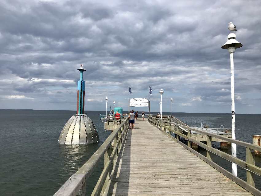 Gehört zum Zinnowitz Strand: Die Tauchgondel auf Taufgang in der Ostsee