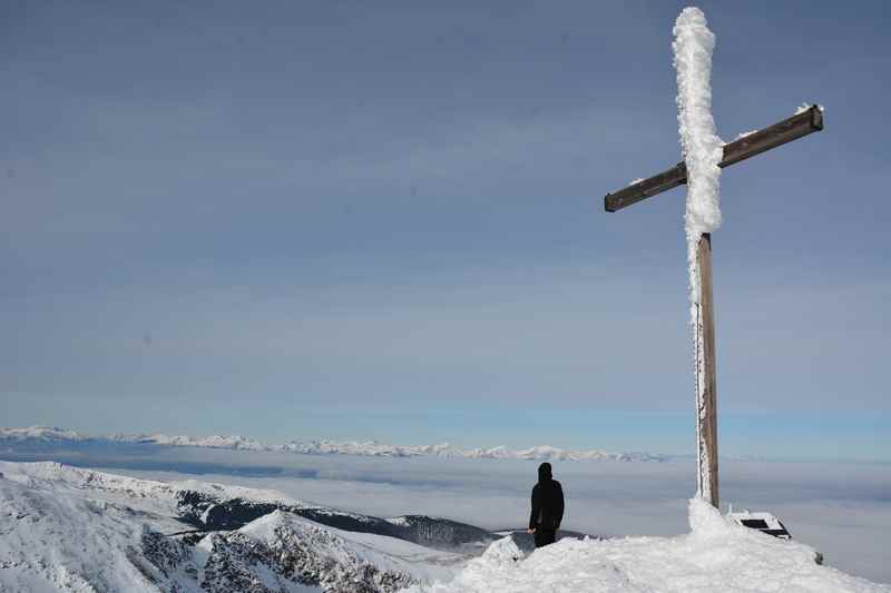 Auf dem Gipfel mit Jugendlichen: Viel Ausblick auf der Zirbitzkogel Skitour mit Kindern 