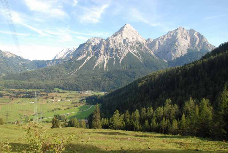 An der Zugspitze wandern mit Kindern in Tirol