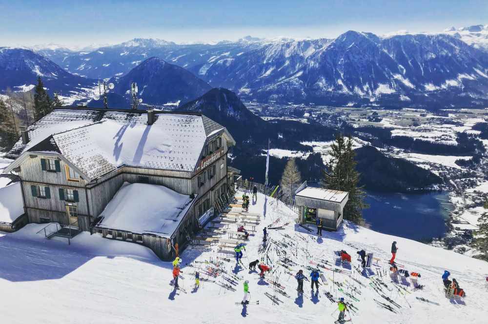 Am Loser skifahren mit Kindern im Familienskigebiet Österreich - samt Blick auf See und Berge