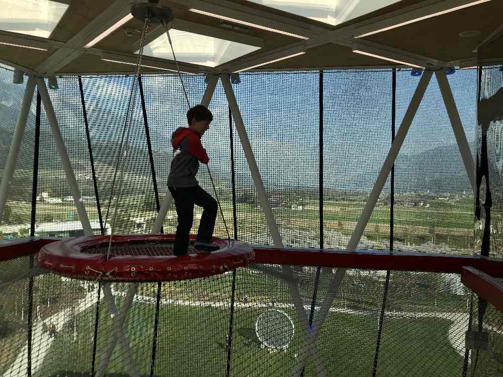 Geht auch bei Schlechtwetter in Tirol: Im Indoor Spielplatz bei den Swarovski Kristallwelten toben