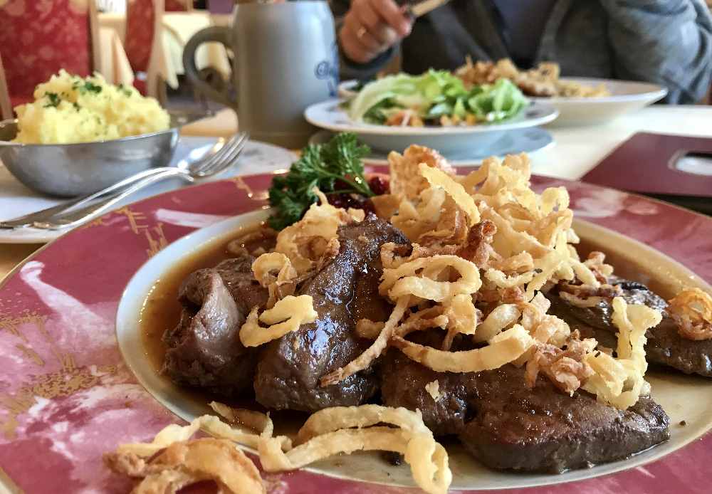 Gut einkehren im Biergarten am Kochelsee