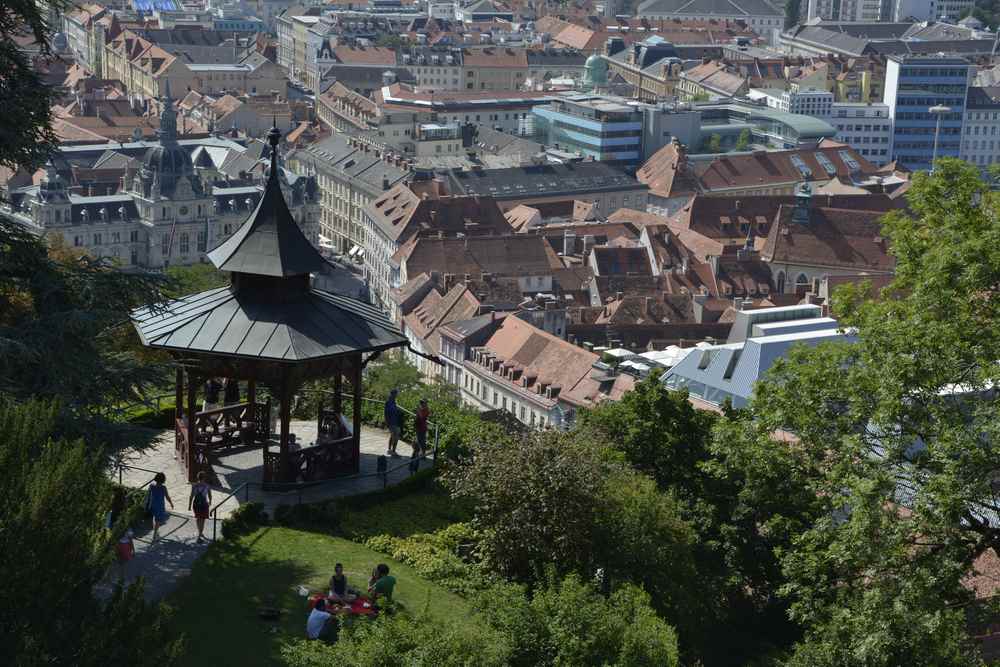 Wir haben die schönsten Ecken in Graz mit Kindern gesucht - und  gefunden: Das chinesische Pavillon ist der schönste Picknickplatz in Graz