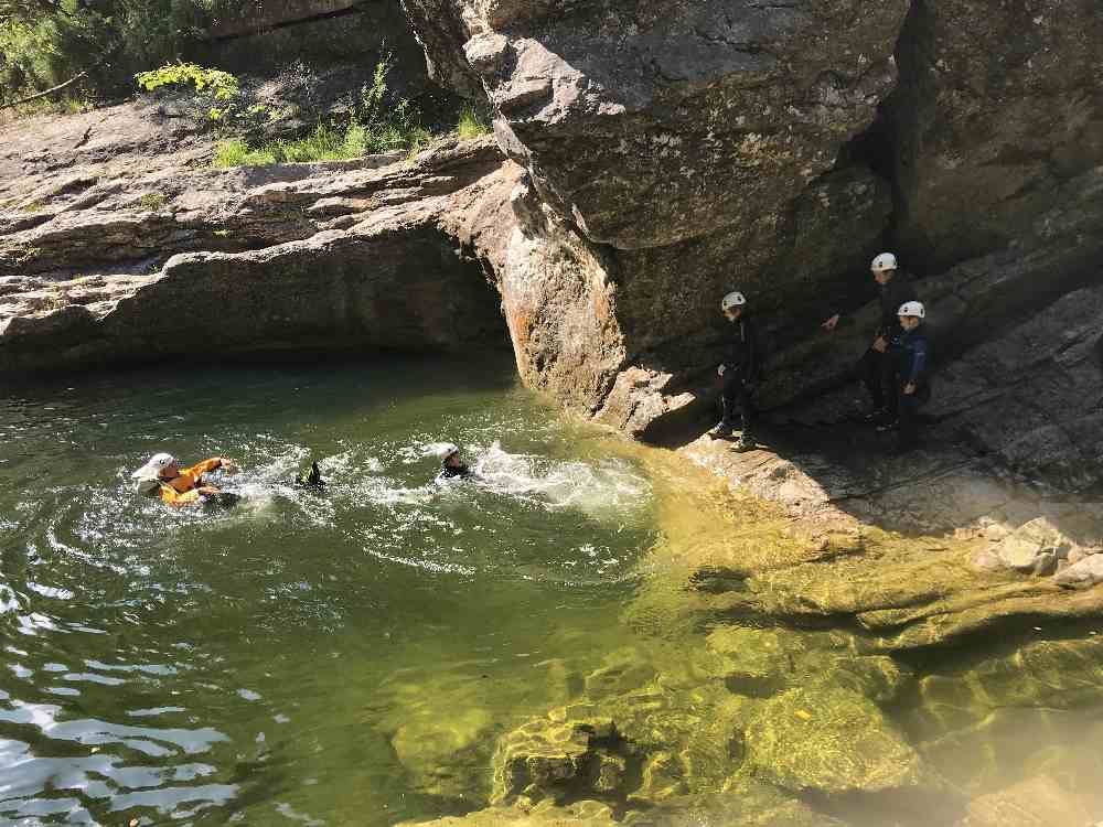 Canyoning Salzburg: Was für ein tolles Naturerlebnis für die ganze Familie - und wir mit der Gruppe mittendrin! 