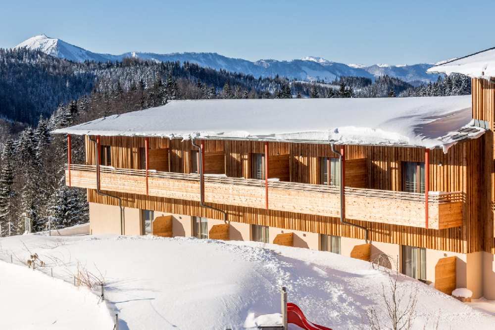 Schönes Familienhotel direkt im Skigebiet - hier in Annaberg in Österreich, (c) JUFA Hotels