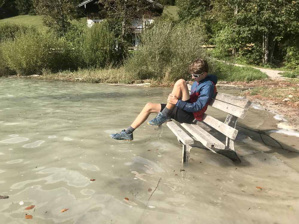 Wo im Frühsommer Sandstrand in Niedernach war, ist heute Wasser.