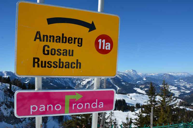 Familien, die gut skifahren können fahren die Panoronda Skiroute ab dem Skihotel Dachsteinkönig
