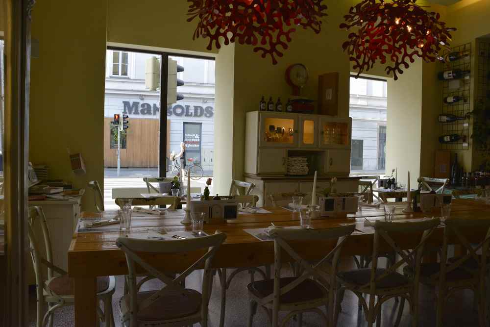 Gemütlich sitzen im Restaurant der Steirer Graz - sehr freundlich zum Essen mit Kindern