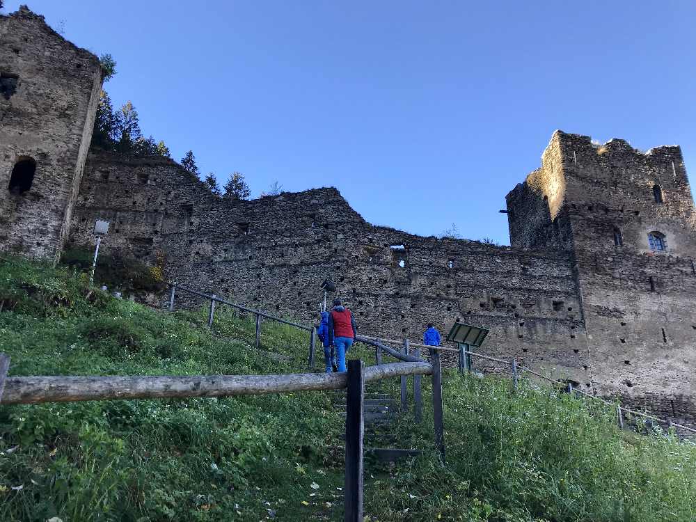 Die Ruine Rotturm hatte ursprünglich 4 Wehrtürme