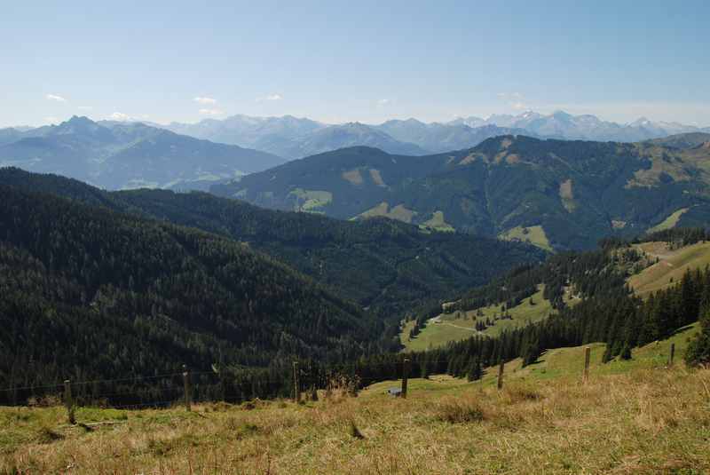 Super Aussicht über die Alpen beim wandern Dienten am Hochkönig