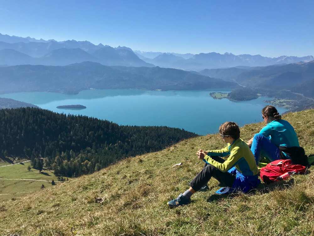 So schön ist das Münchner Umland zum Wandern mit Kindern - der Walchensee