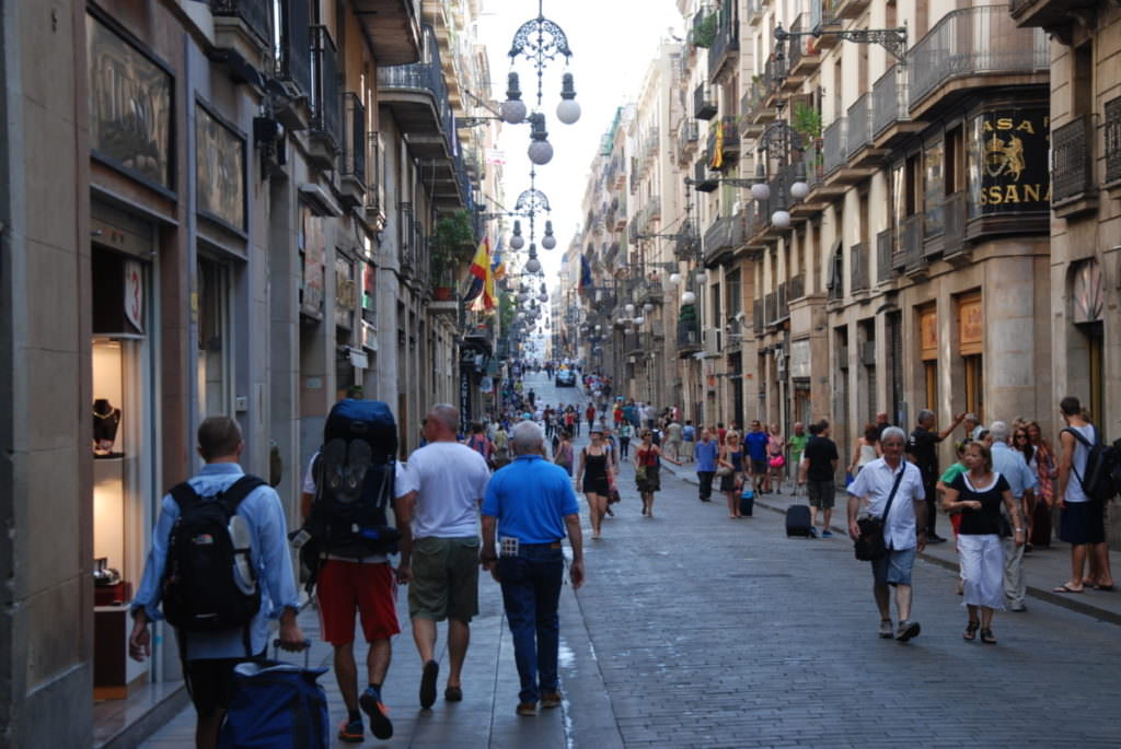 In der Altstadt Barcelona mit Kindern