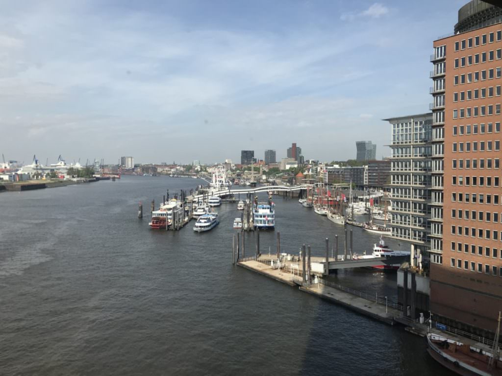 Ausblick von der Elbphilharmonie Plaza