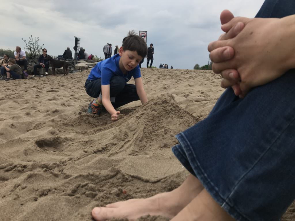 Elbstrand Hamburg mit Kindern: Der größte Sandspielplatz der Stadt