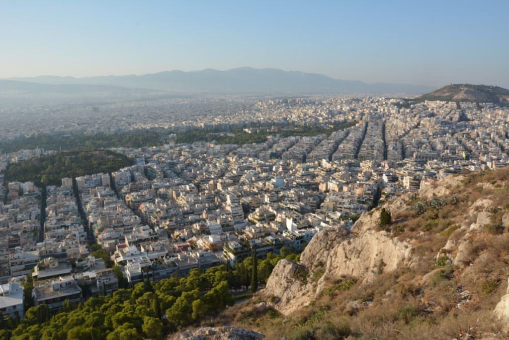 Willst du in deinem Familienurlaub Griechenland auch über Athen schauen? Wir zeigen dir, wo das geht!