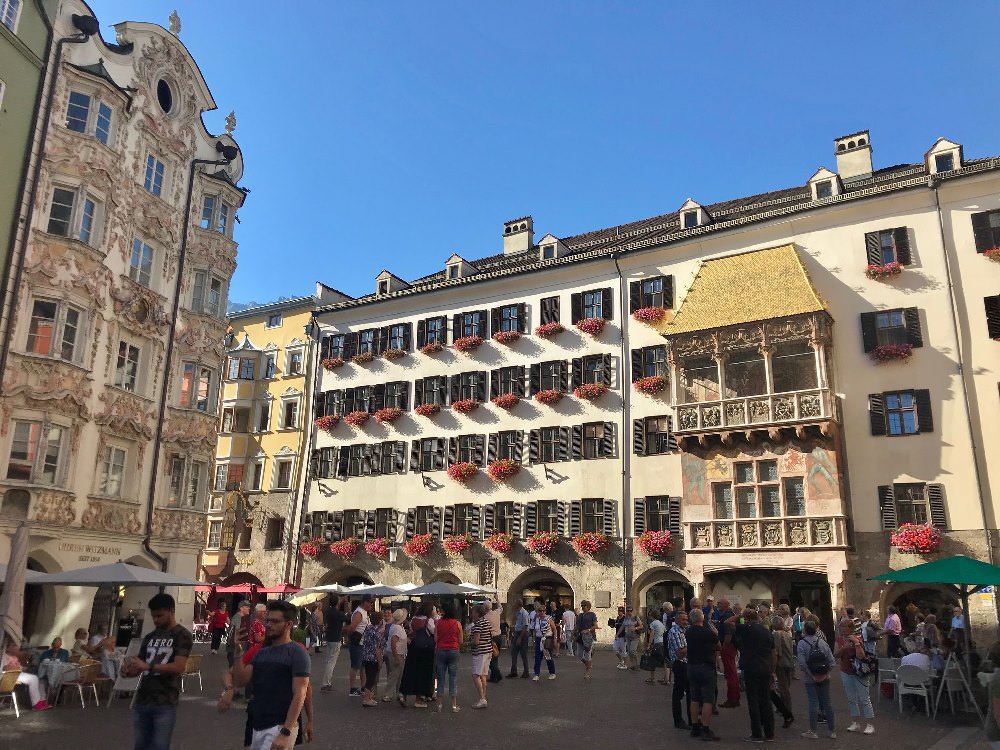 Liegt direkt am Innradweg: Die Altstadt von Innsbruck