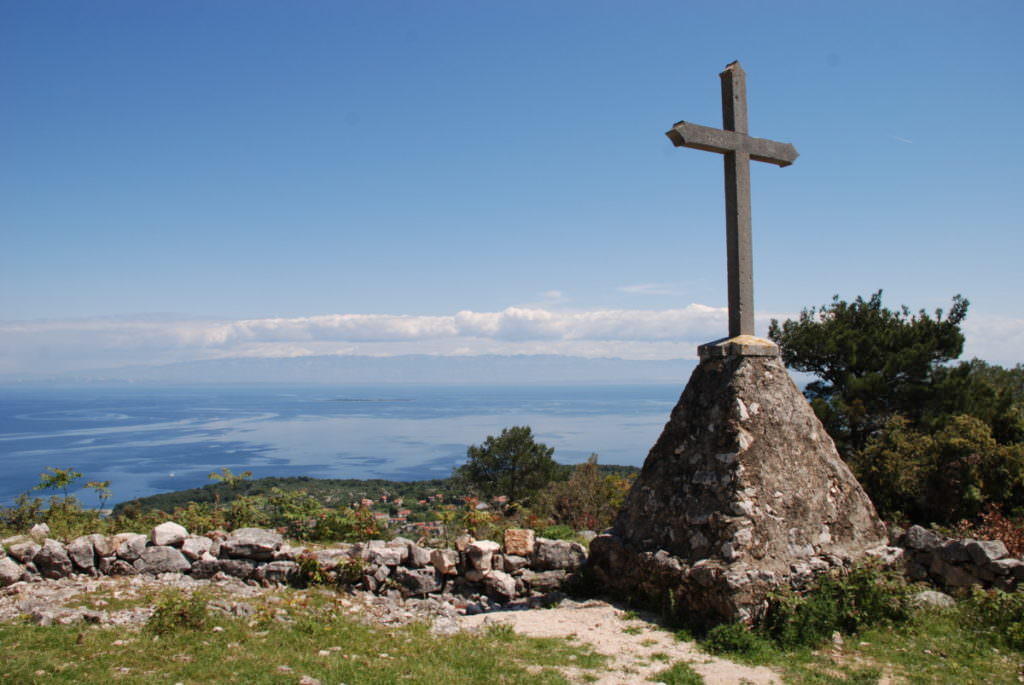 Losinj wandern mit Gipfelkreuz - anders als in den Alpen