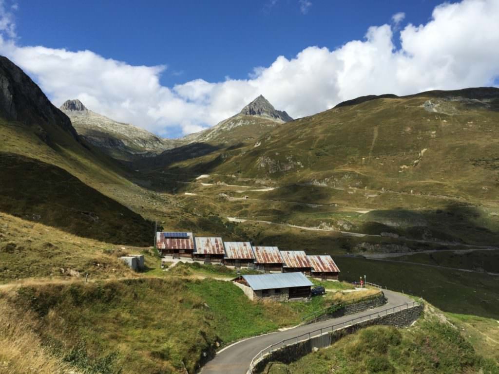 Zur Rheinquelle mountainbiken - auf dem Weg die Alpe Milez