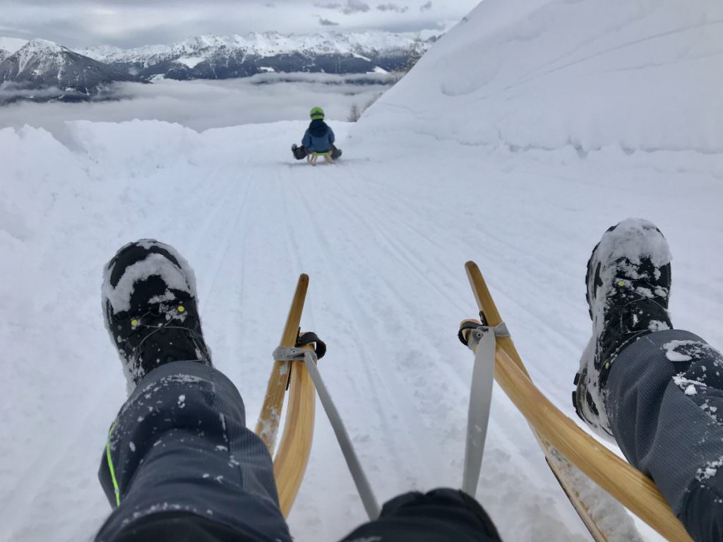 Zuerst mit der Bergbahn hinauf, danach kilometerlang bergab rodeln! 