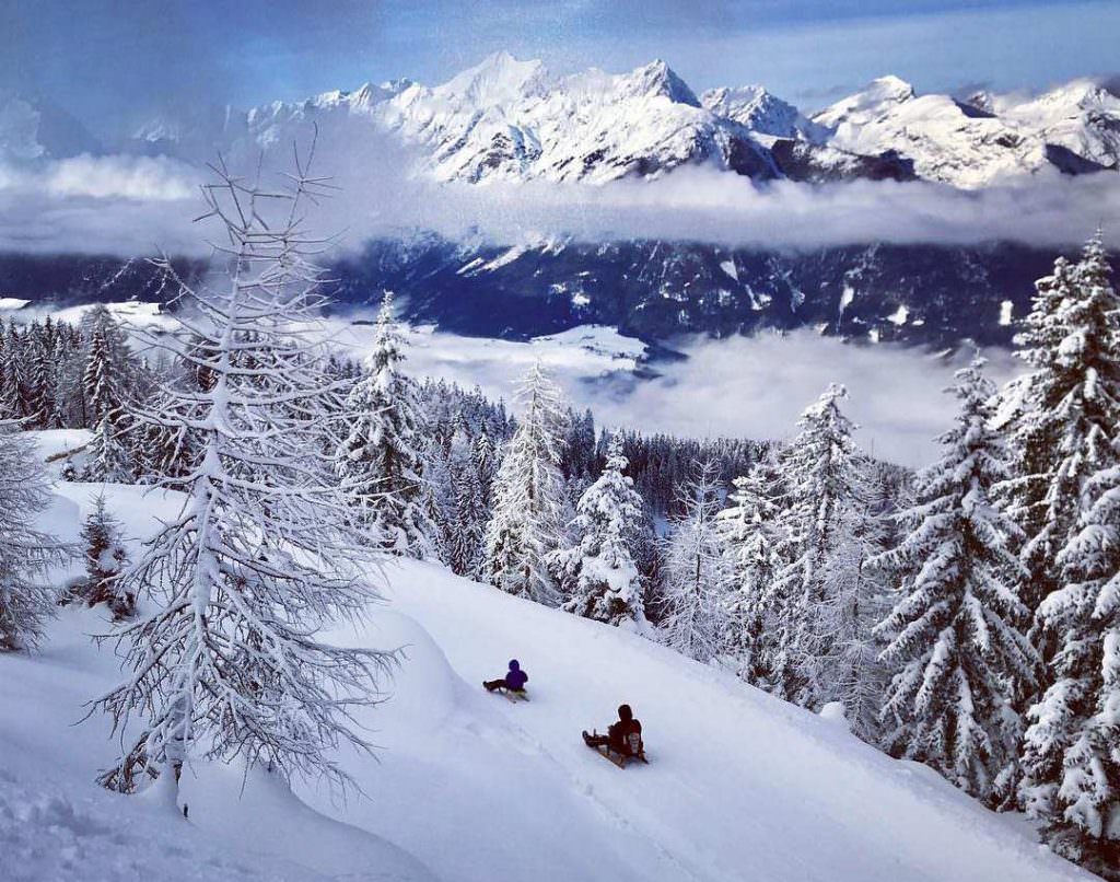 Rodeln mit Lift - und durch die Winterlandschaft bei der Abfahrt geniessen